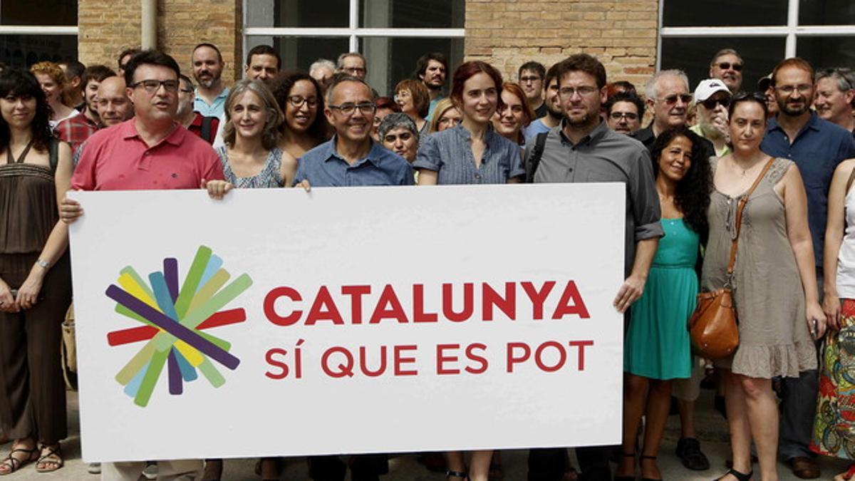 Los dirigentes de ICV, Dolors Camats y Joan Coscubiela, de EUiA, Joan Josep Nuet, y de Podem, Gemma Urbasart y Albano Dante, en la presentación de la candidatura Catalunya sí que es pot, el pasado domingo, 19 de juliol, en Barcelona.