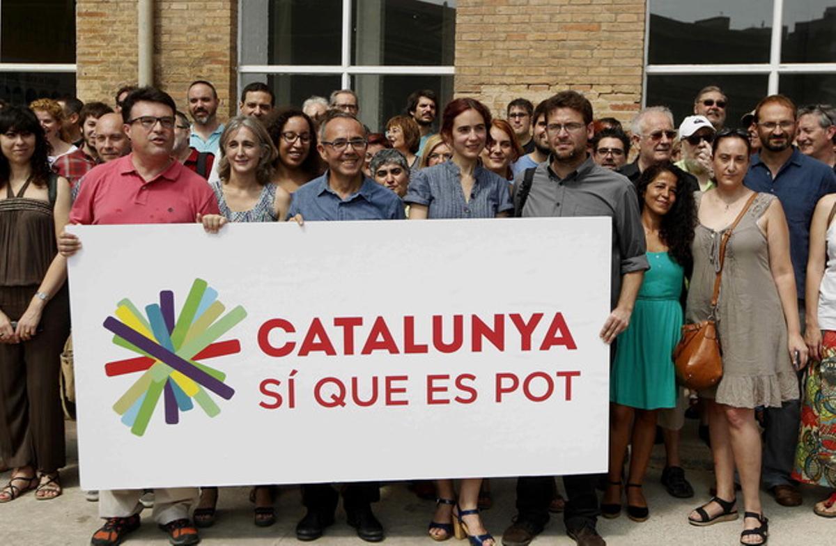 Els dirigents d’ICV Dolors Camats i Joan Coscubiela, d’EUiA Joan Josep Nuet, i de Podem Gemma Urbasart i Albano Dante, en la presentació de la candidatura Catalunya sí que es pot.
