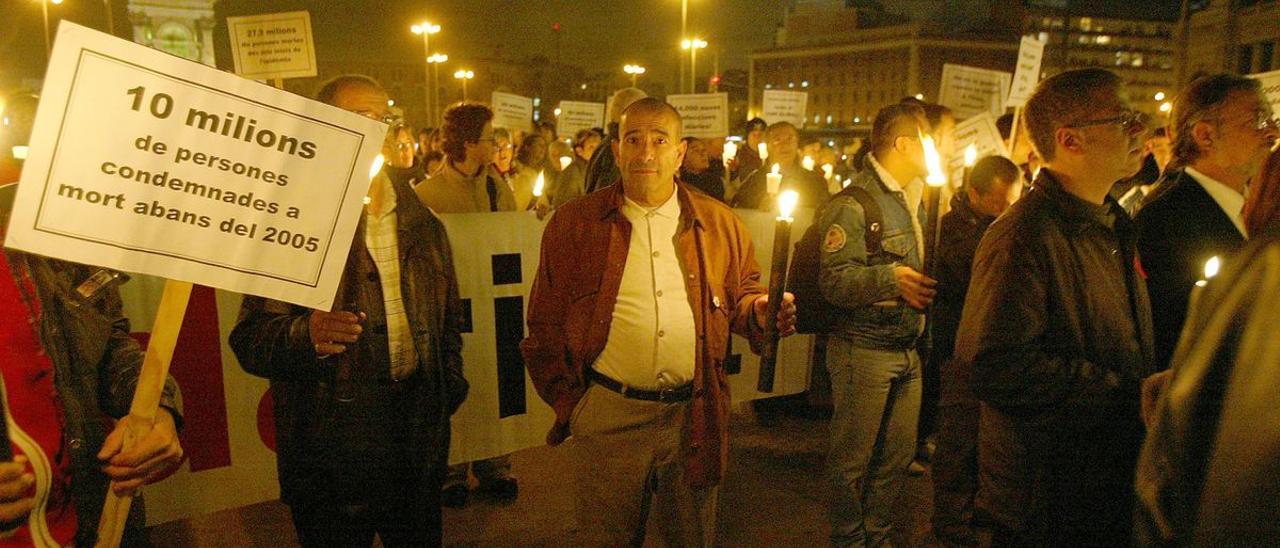 Concentración en la plaza de Espanya de Barcelona por el Día Mundial del Sida (1 de diciembre) en 2003.