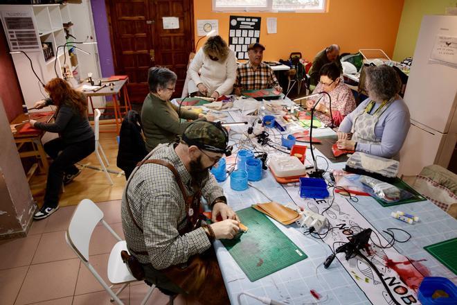 Cosido a mano y con alma en Mar de Niebla: “El cuero me salvó la vida y ahora quiero ayudar a otros”