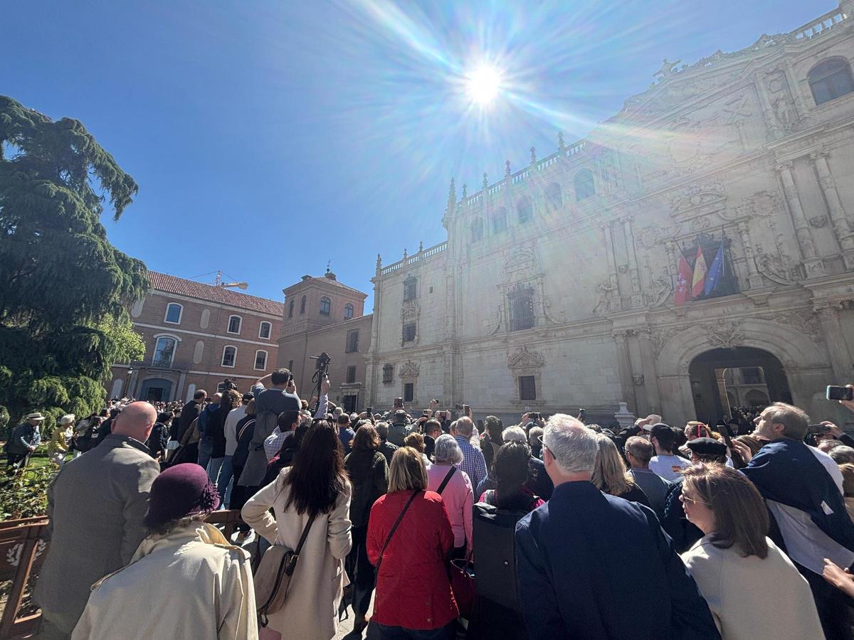La Plaza de San Diego se llenó "hasta la bandera" en este Premio Cervantes.