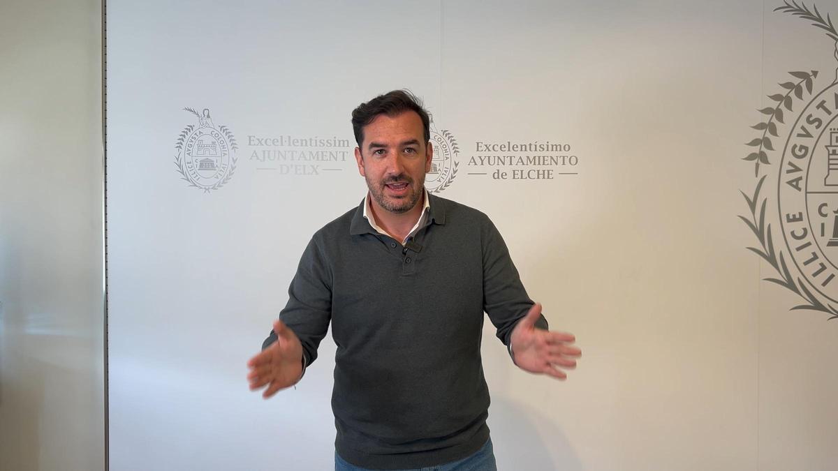 PP y Vox defienden sus cuentas en Elche: "No ha venido ningún supersoldado como Pedro Sánchez a salvarnos"
