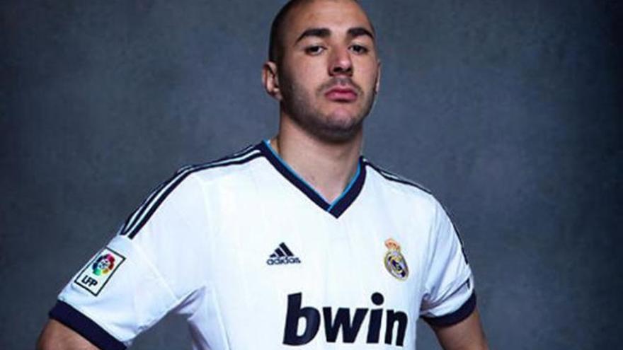 Benzema, con la nueva elástica.