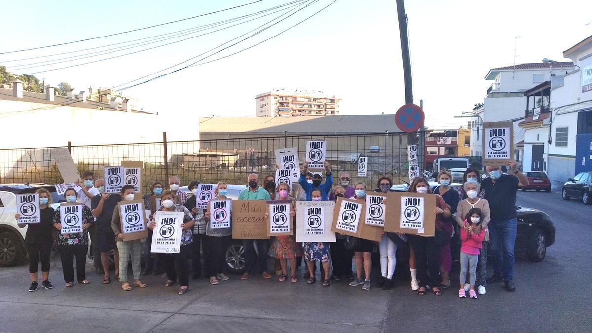 Protesta de vecinos de La Pelusa en 2021 por el proyecto de gasolinera en calle Potosí.