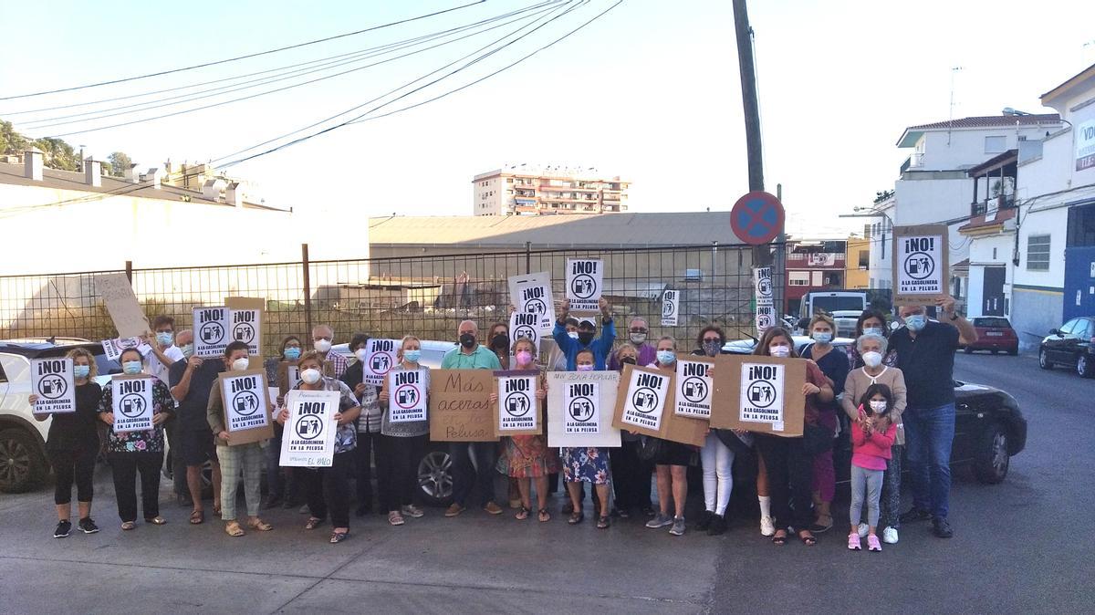 Protesta vecinos de La Pelusa por el proyecto de gasolinera en calle Potosí