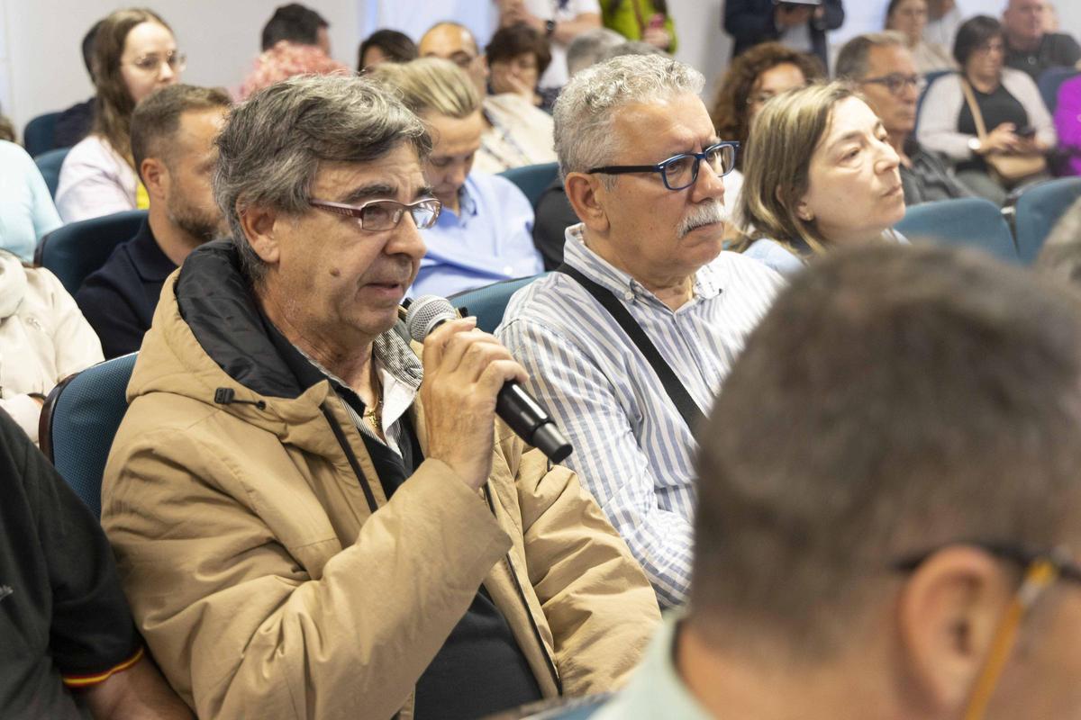 Una tensa asamblea de Hogueras