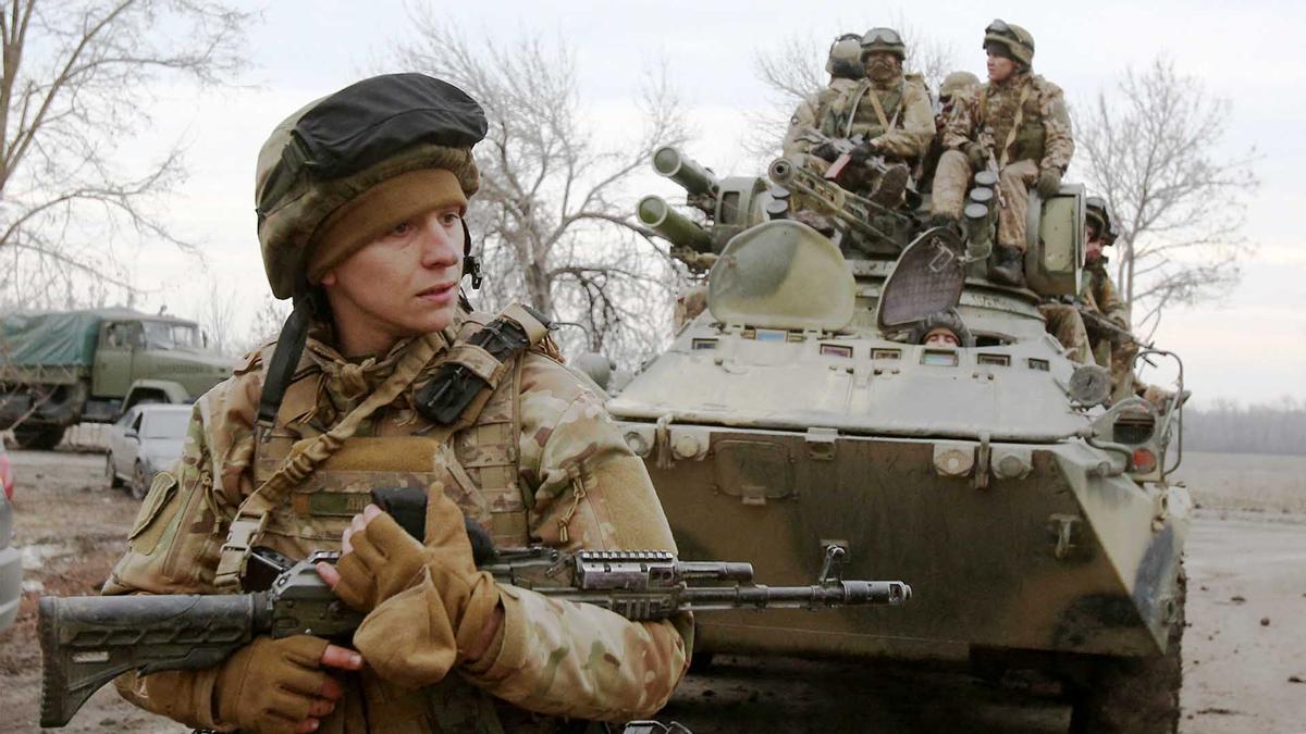 Soldados durante la guerra de Rusia contra Ucrania