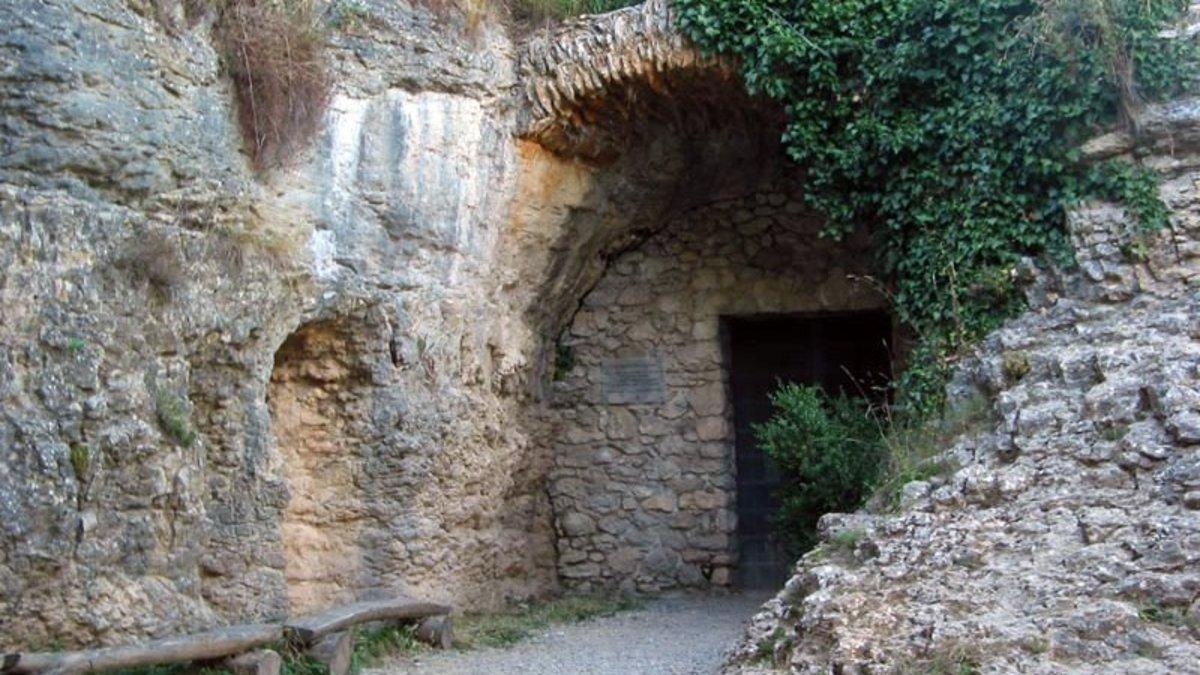 cueva del toll1 cueva del toll1
