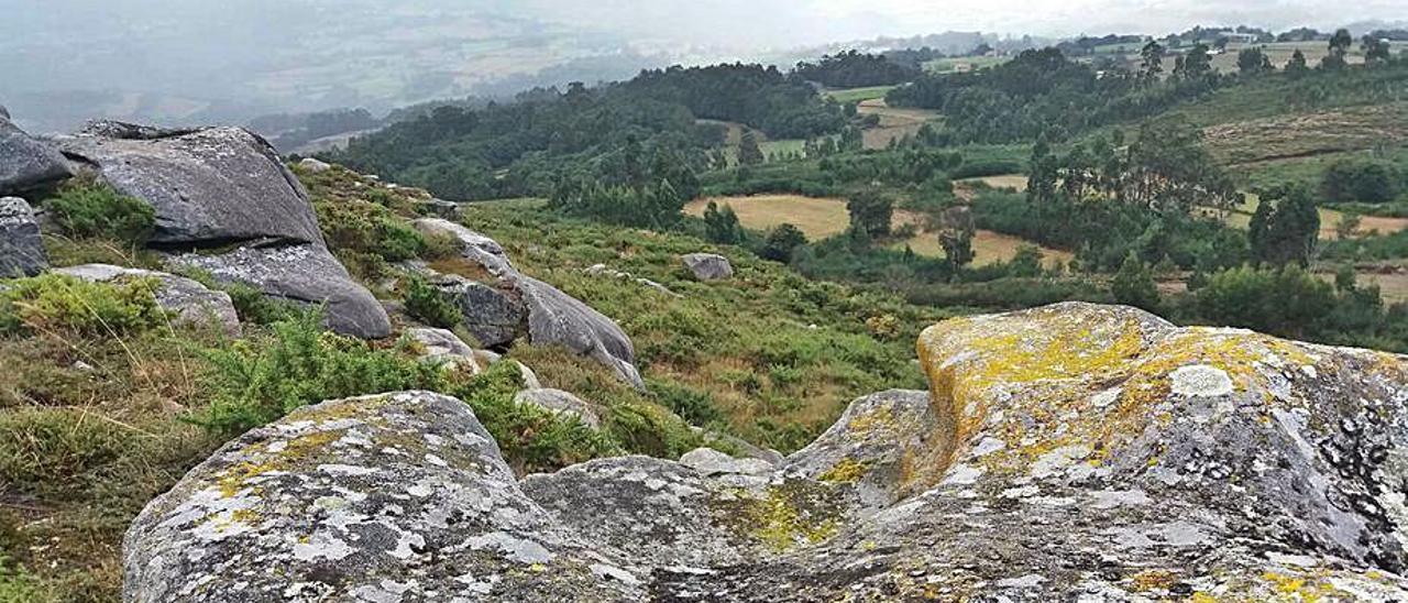 A cadeira de pedra ofrece vistas panorámicas de todo o entorno.