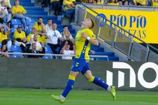 La UD Las Palmas acelera la salida Lukovic ante el overbooking ofensivo
