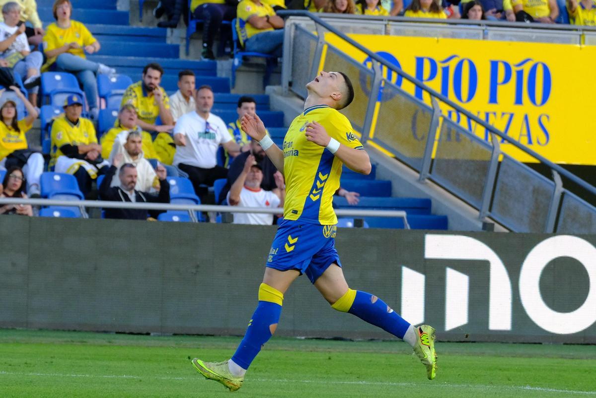 Lukovic se lamenta ante una ocasión fallada, en el duelo frente al Mirandés