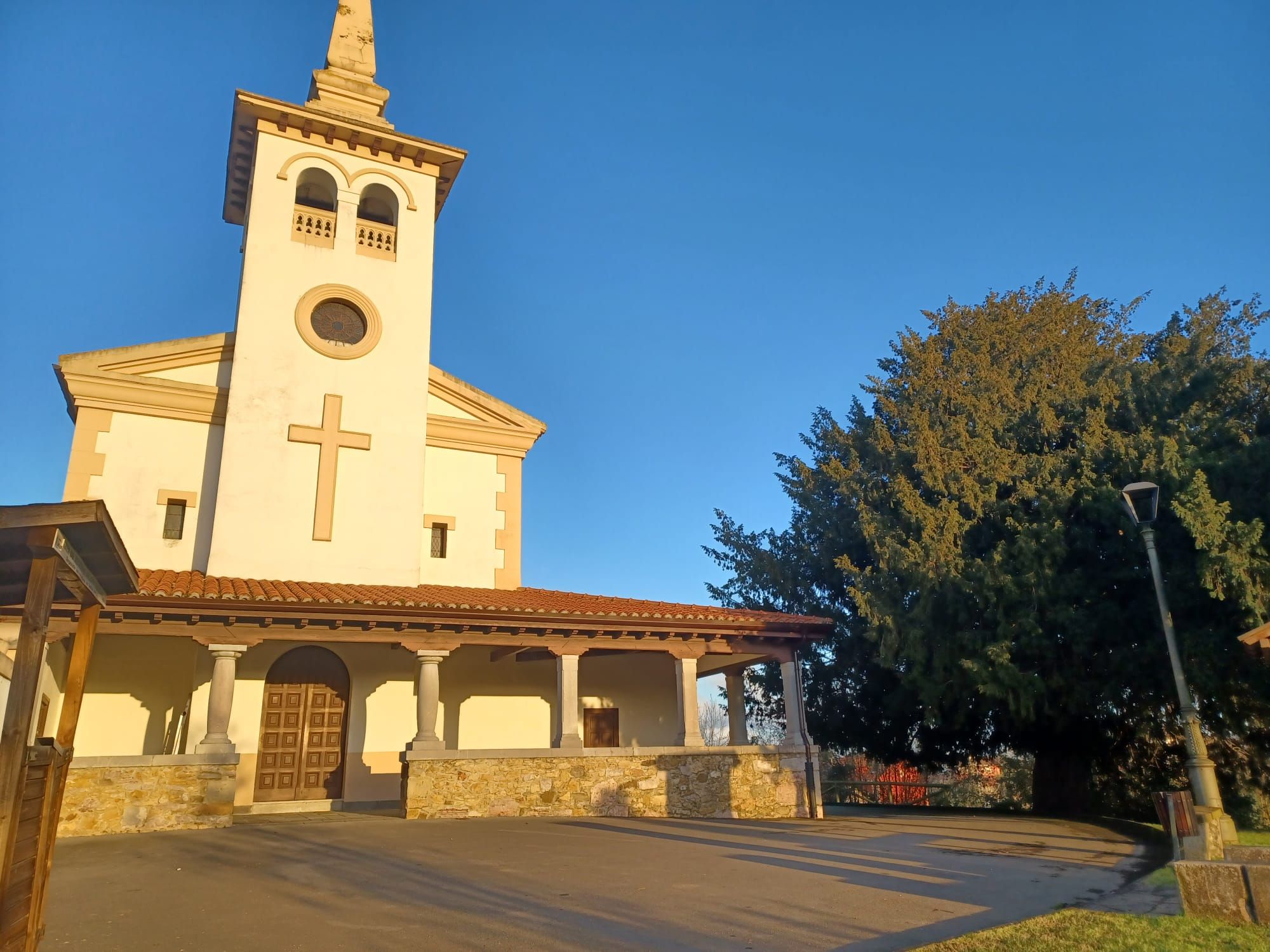 Así es San Cucao, la parroquia de los castillos y palacios de Llanera y la zona rural que más crece en población