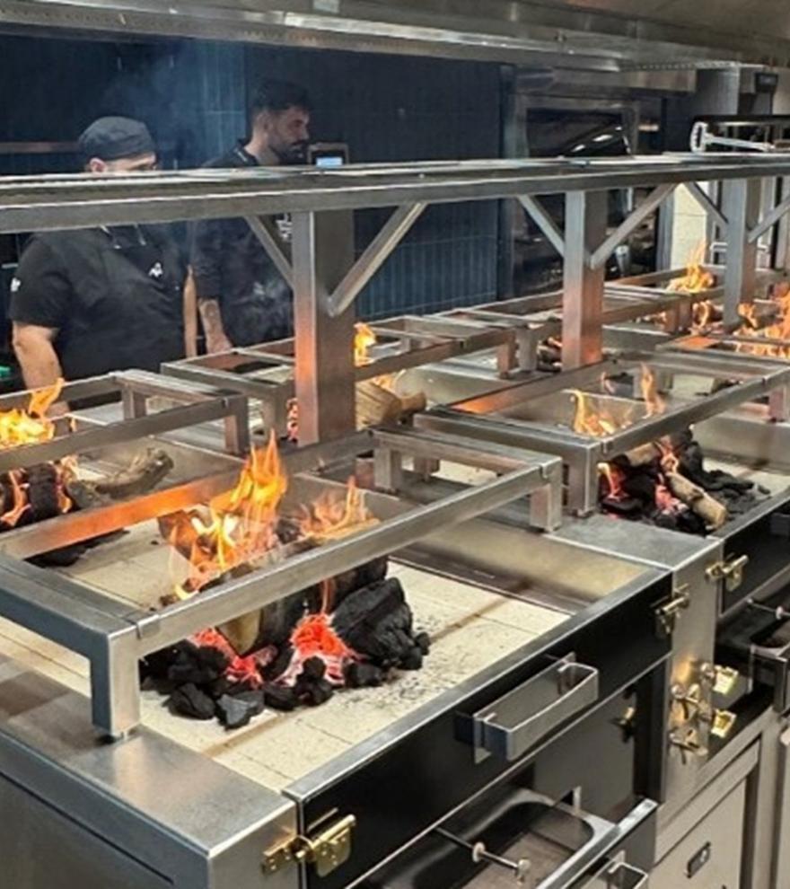 El paellero multifunción de leña único del Roig Arena