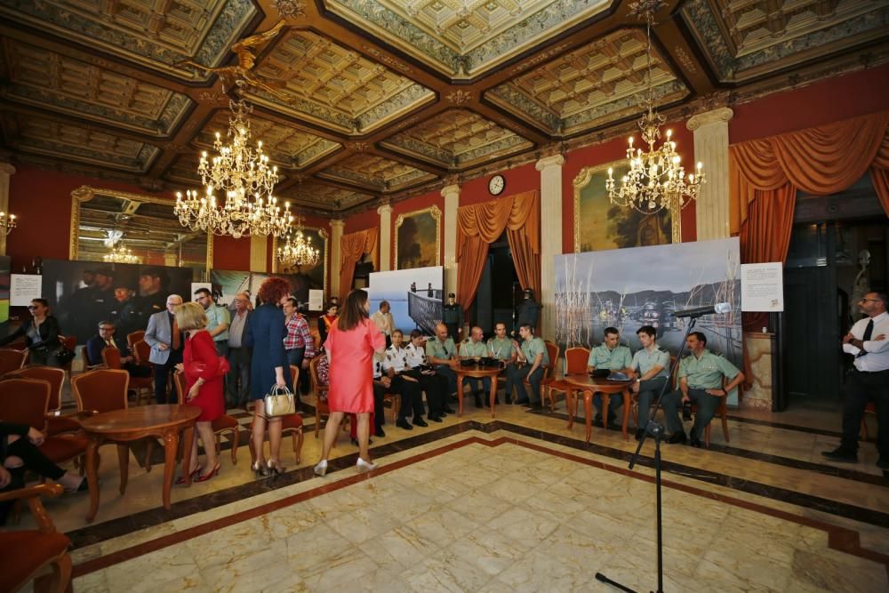 La Sociedad Casino de Torrevieja acoge hasta el lunes una exposición fotográfica de Manuel Lorenzo con motivo del 175 aniversario de la Guardia Civil. La inauguración el martes estuvo precedida por un