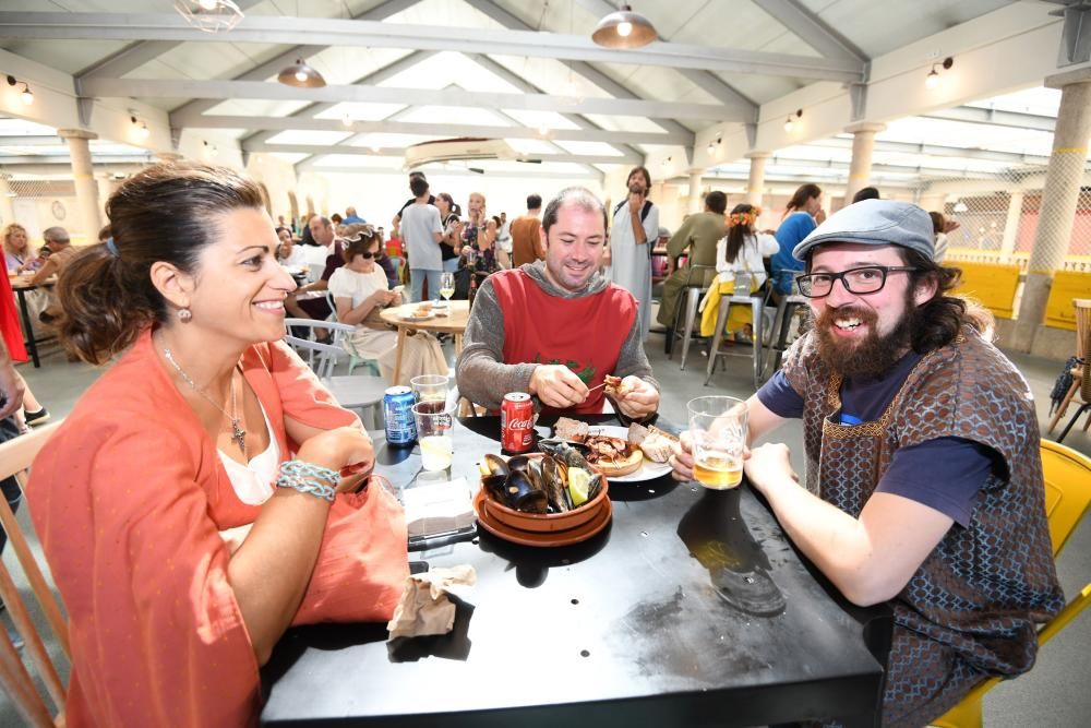 Miles de asistentes consolidan la Feira Franca como una de las fiestas históricas más destacadas de Galicia