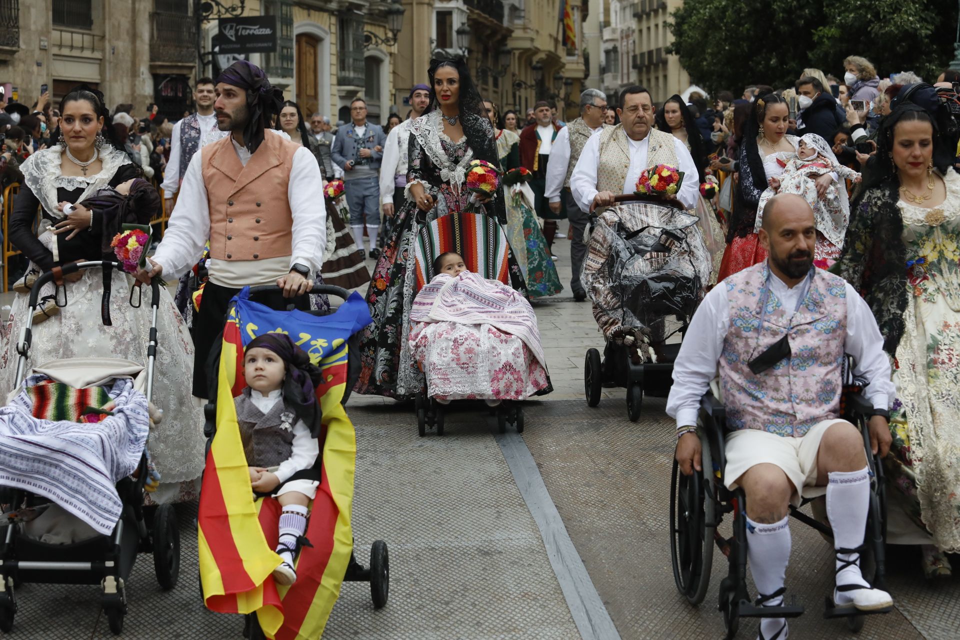 Búscate en el primer día de Ofrenda por la calle Quart (entre las 115.30 y las 17.00 horas)