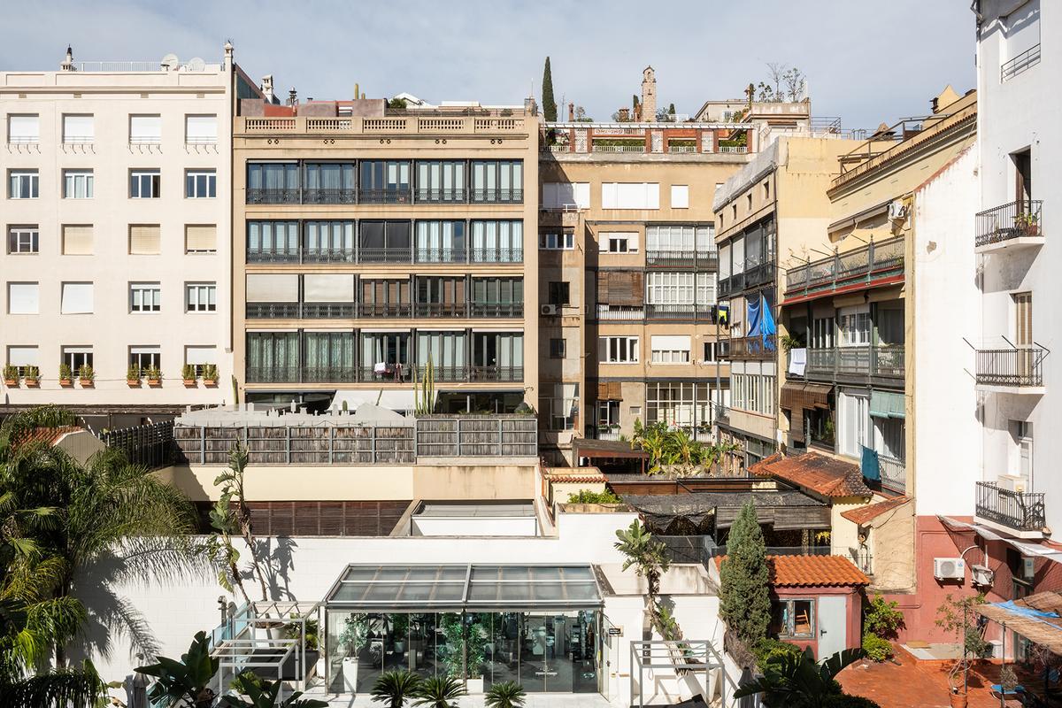 Un interior de manzana prototípico del Eixample, un microcosmos de vida vidas vecinales.