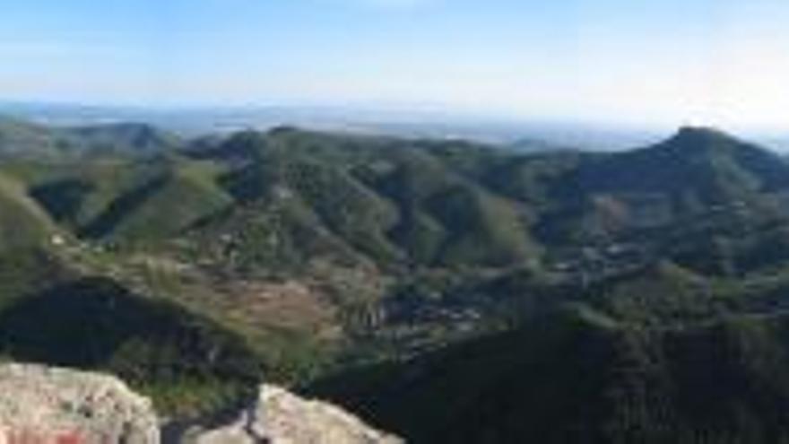 Impresionante horizonte que se avista desde el Garbí (601 m.), la cima más alta del Camp de Morvedre y mirador privilegiado del curso bajo del Palancia y la Calderona.