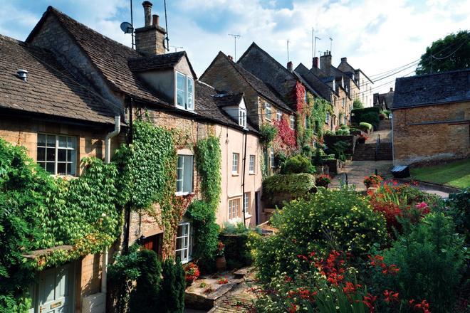 Tradicionales cabañas de Chipping Steps, Tetbury, Cotswolds, Reino Unido, Paisajes reales