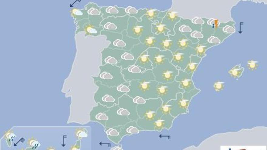 Nubes, lluvias y rachas fuertes de viento en Canarias