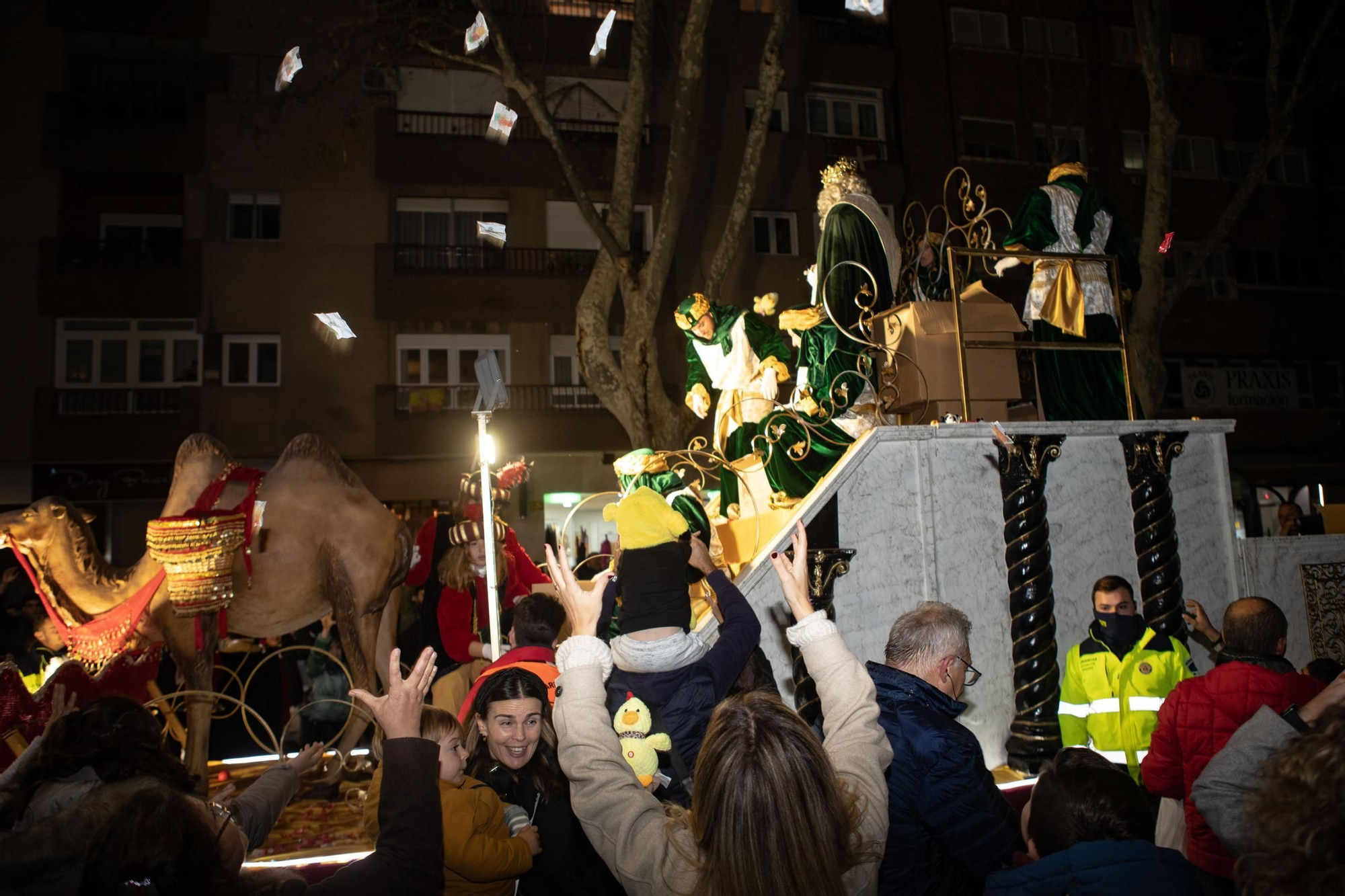 Los Reyes Magos emocionan en Cartagena