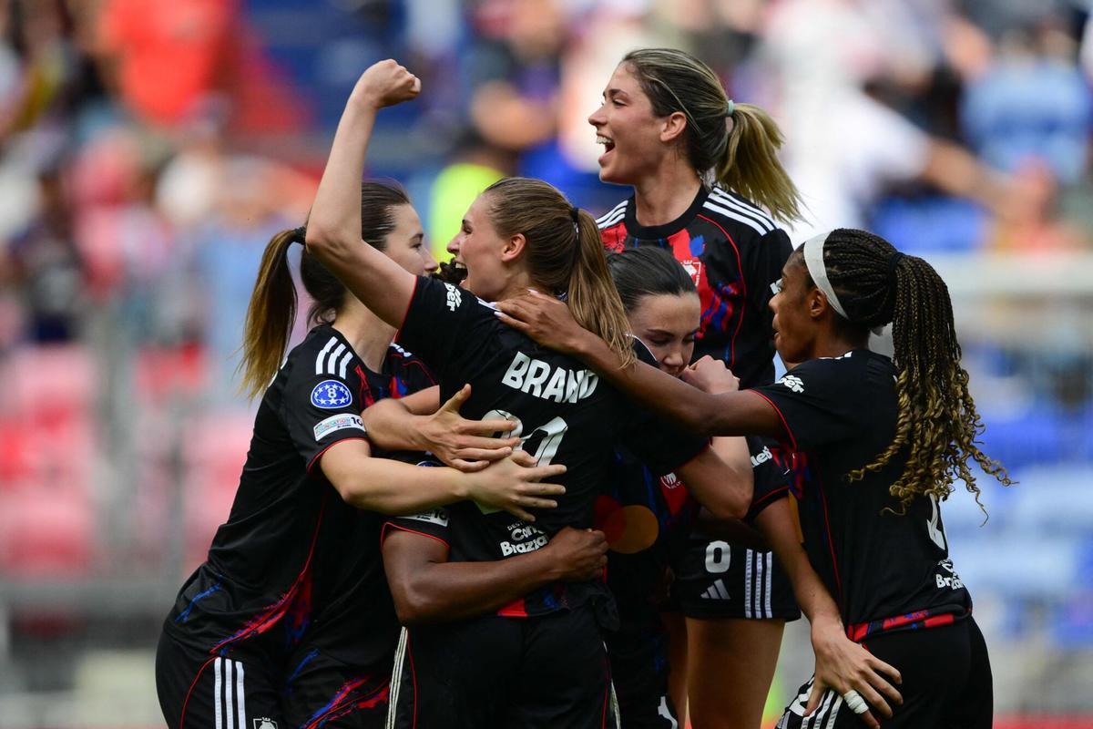 Lyon’s German forward #29 Jule Brand (C) celebrates with teammates after scoring a goal during the women’s UEFA Champions League second-leg semi-final football match between OL Lyonnes and Arsenal at the Groupama Stadium, in Decines-Charpieu, central-eastern France on May 2, 2026. (Photo by OLIVIER CHASSIGNOLE / AFP)