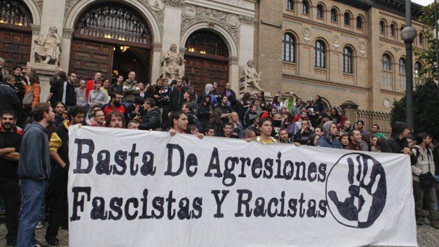 Concentración de protesta por el ataque ultra en la universidad