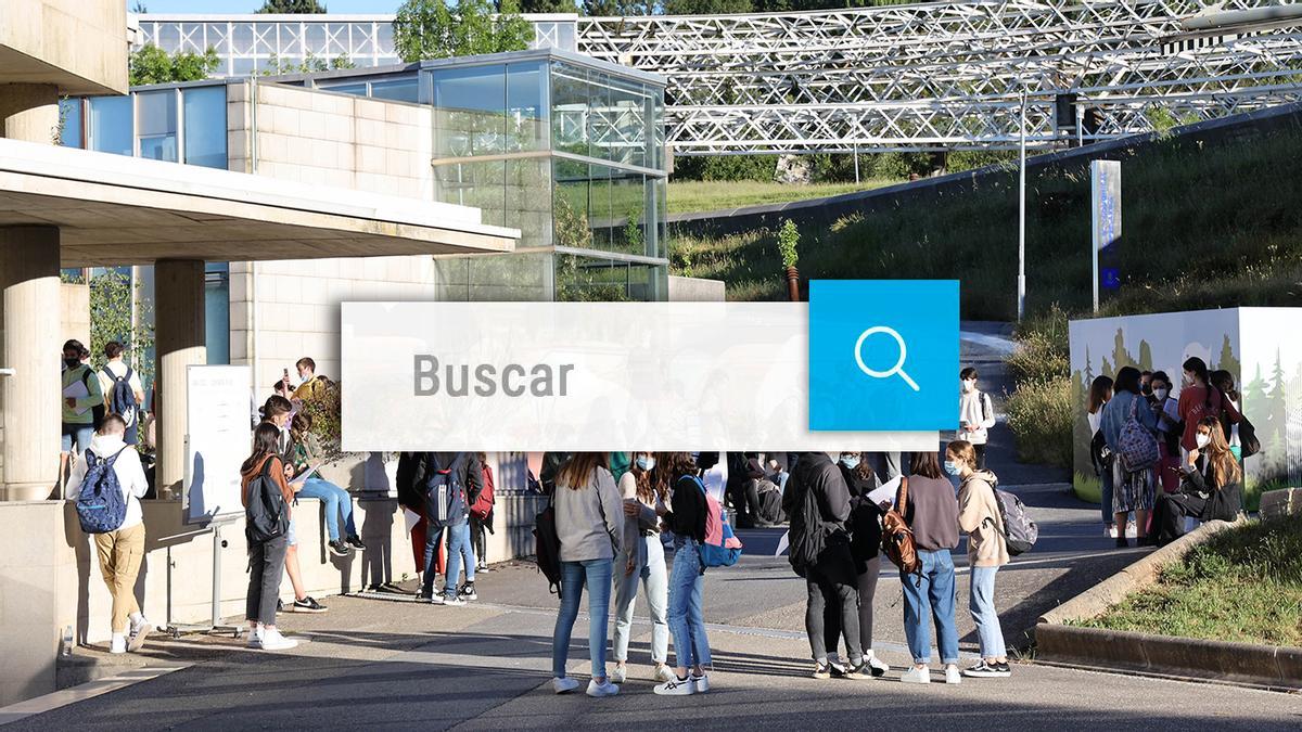 Imagen de fondo: estudiantes durante las pruebas de la Abau en la convocatoria de junio en la UVigo.