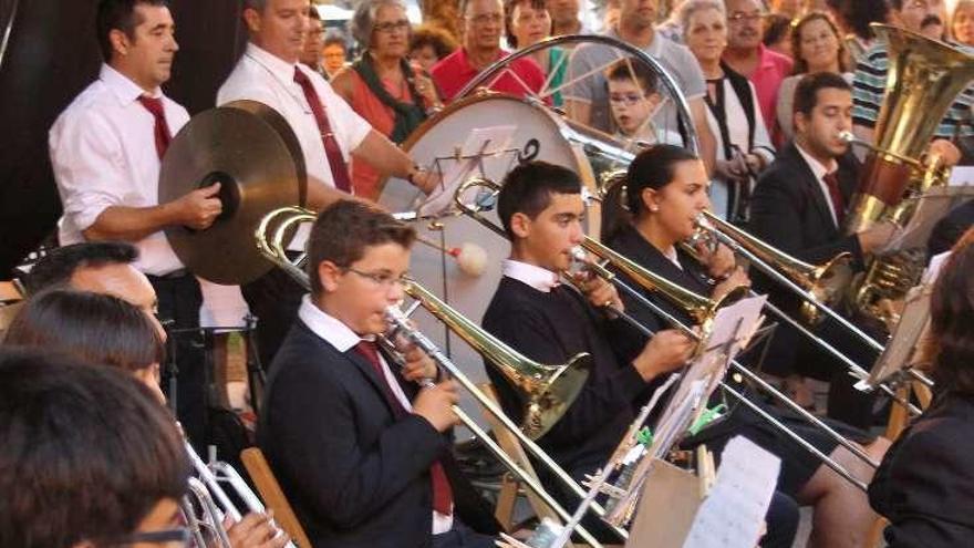 La Banda musical Santa Cecilia en una actuación. // S. Álvarez