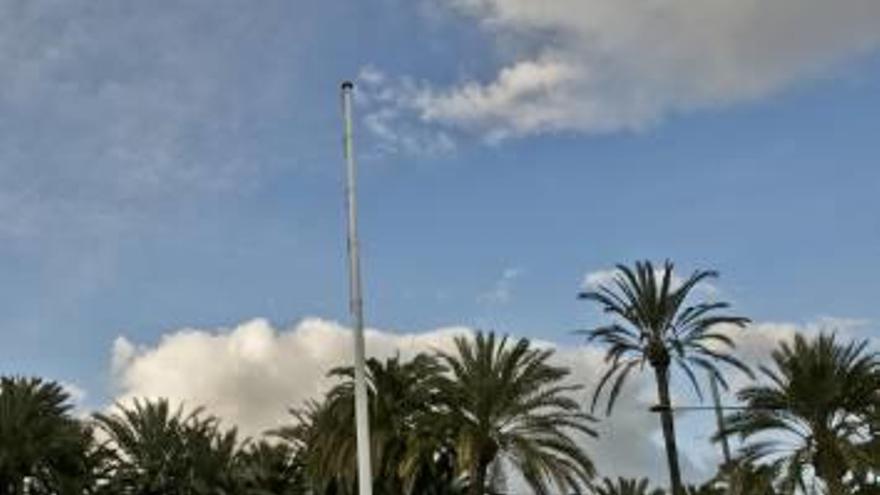 El alcalde zanja la polémica por la bandera y anuncia que ya se ha encargado una nueva