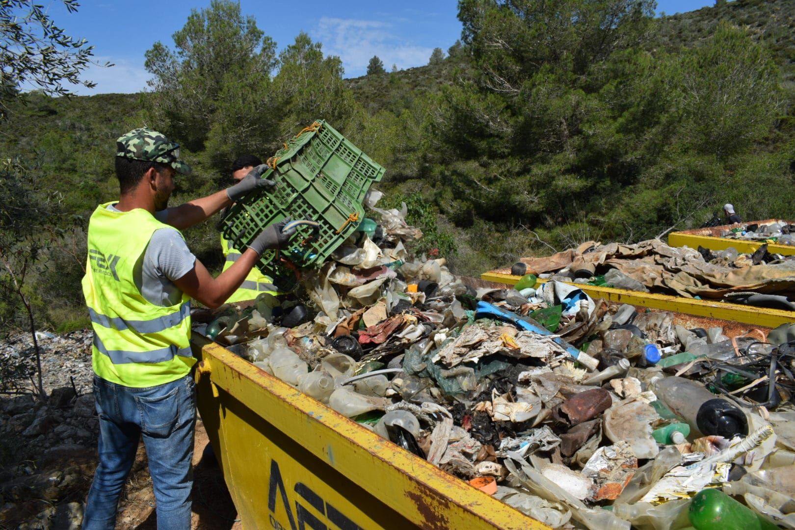 El ayuntamiento de Felanitx recoge veinte toneladas de basura en el vertedero ilegal