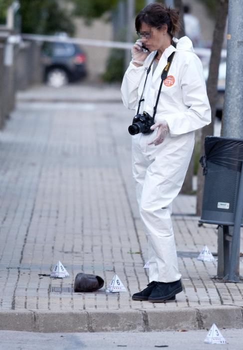 Policia científica dels Mossos i metges forenses en el lloc dels fets