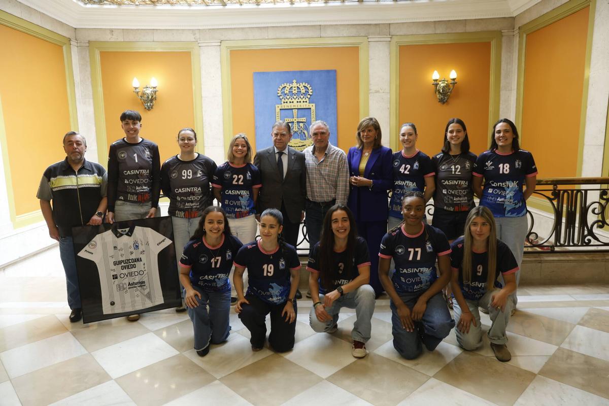 Oviedo. El Lobas de Balonmano será recibido por el alcalde de Oviedo, D. Alfredo Canteli, en el salón de plenos del Ayuntamiento de Oviedo
