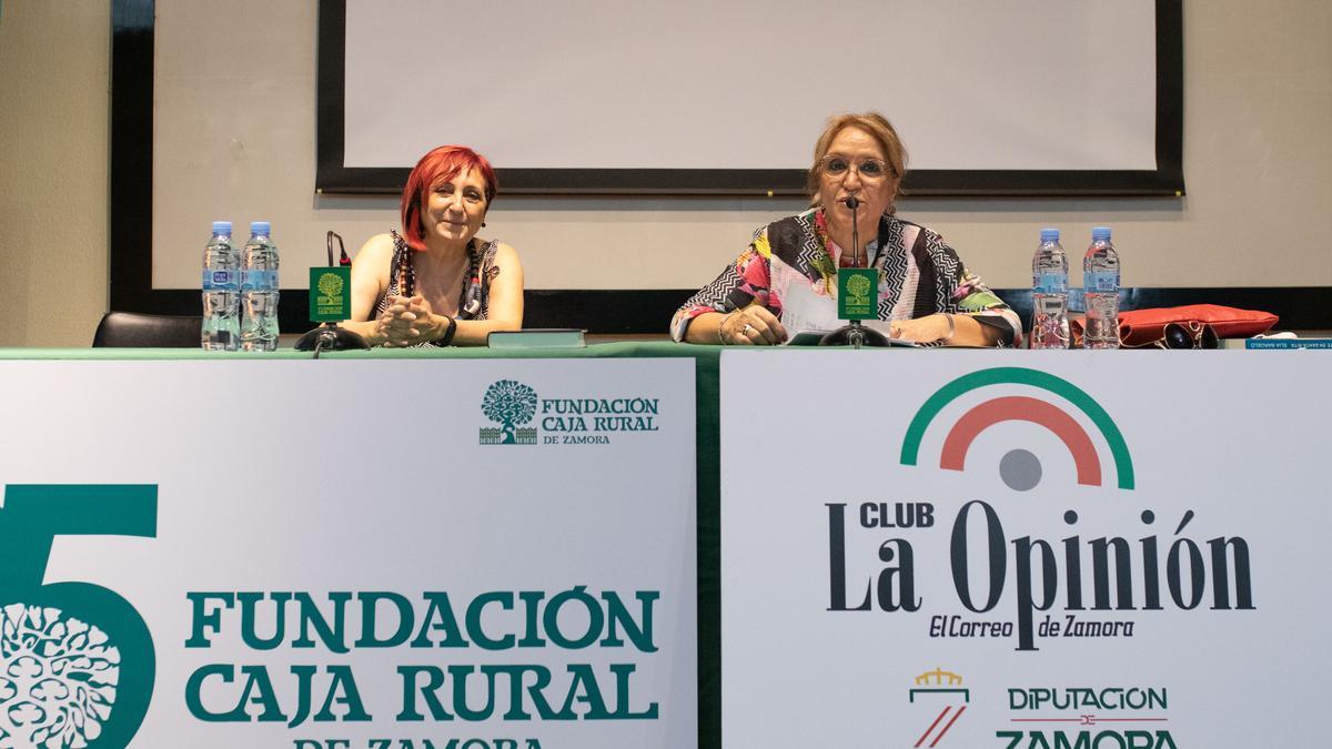 Presentación del último libro de Elia Barceló en el Club LA OPINIÓN-EL CORREO DE ZAMORA