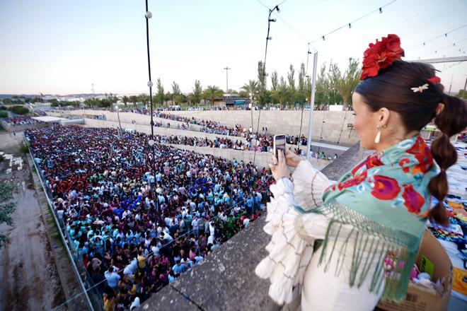 El botellón del miércoles de Feria vuelve a tomar el Balcón del Guadalquivir en Córdoba
