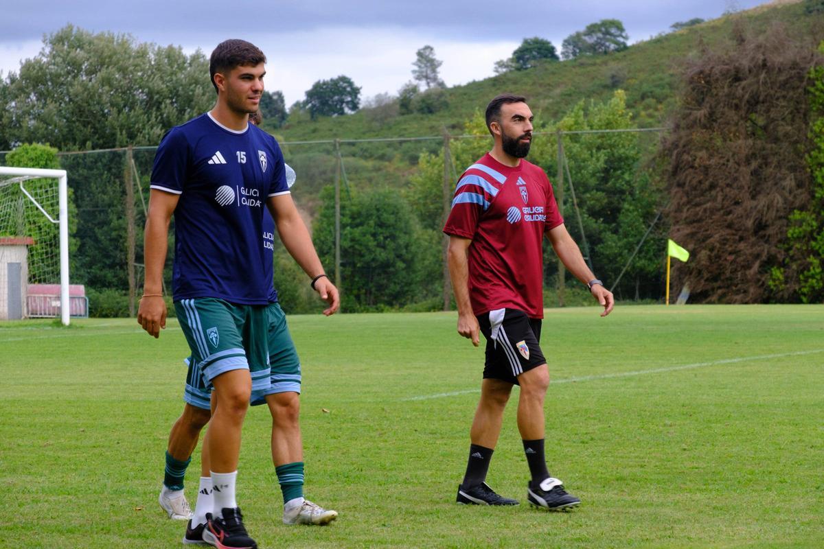 El partido entre la SD Compostela y el Atlético Montañeros, en imágenes