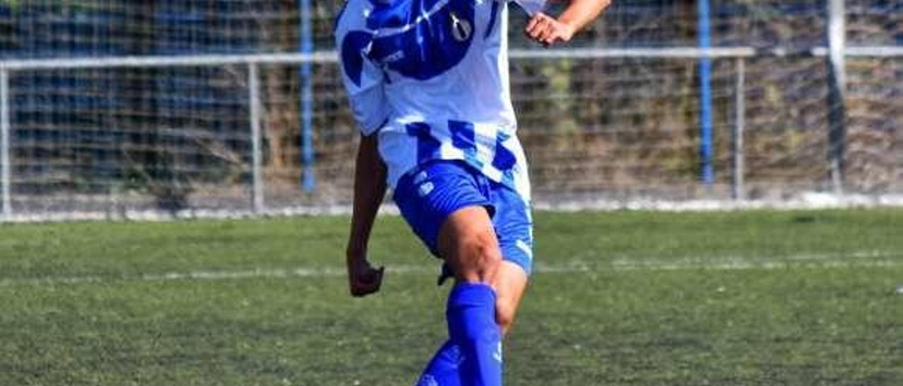 Nico Arce, en un partido con el juvenil del Real Avilés.