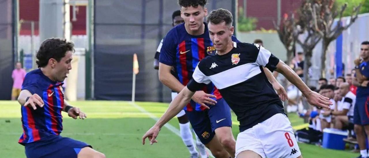 El mig centre callussenc Marc Cuello va mostrar la seva millor versió contra el Barça Atlètic