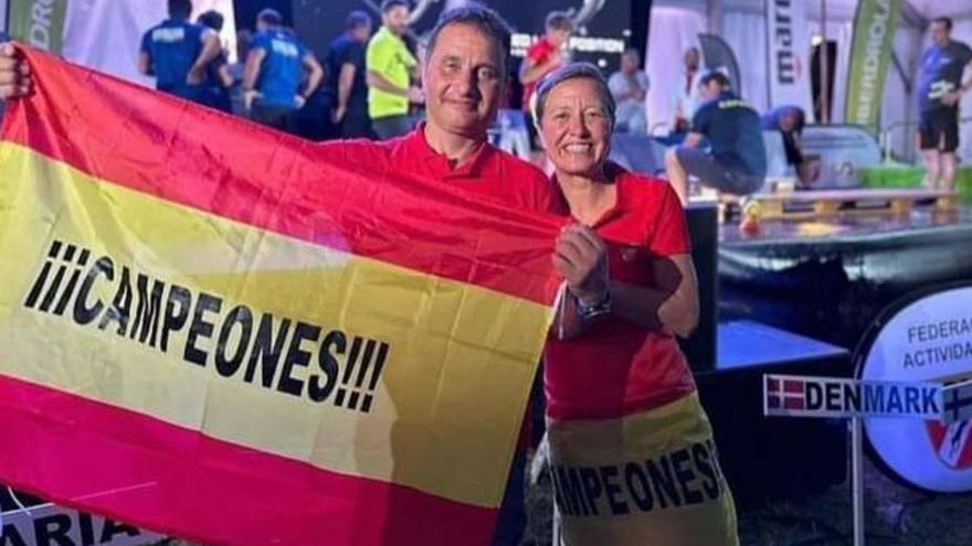 Santi López Cid y Malén Sart celebran su campeonato del mundo.