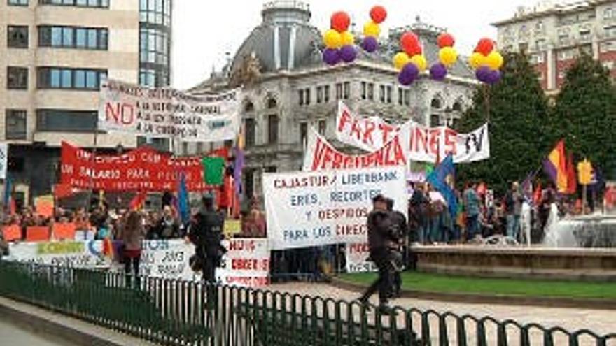 Protestas durante la ceremonia de los Premios Princesa  de Asturias 2015