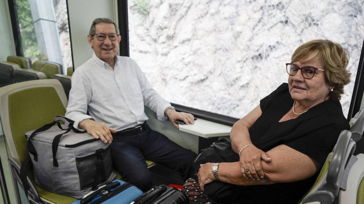 Jaume Solano i Josefina Dalmau, puhjant amb el cremallera cap a Montserrat
