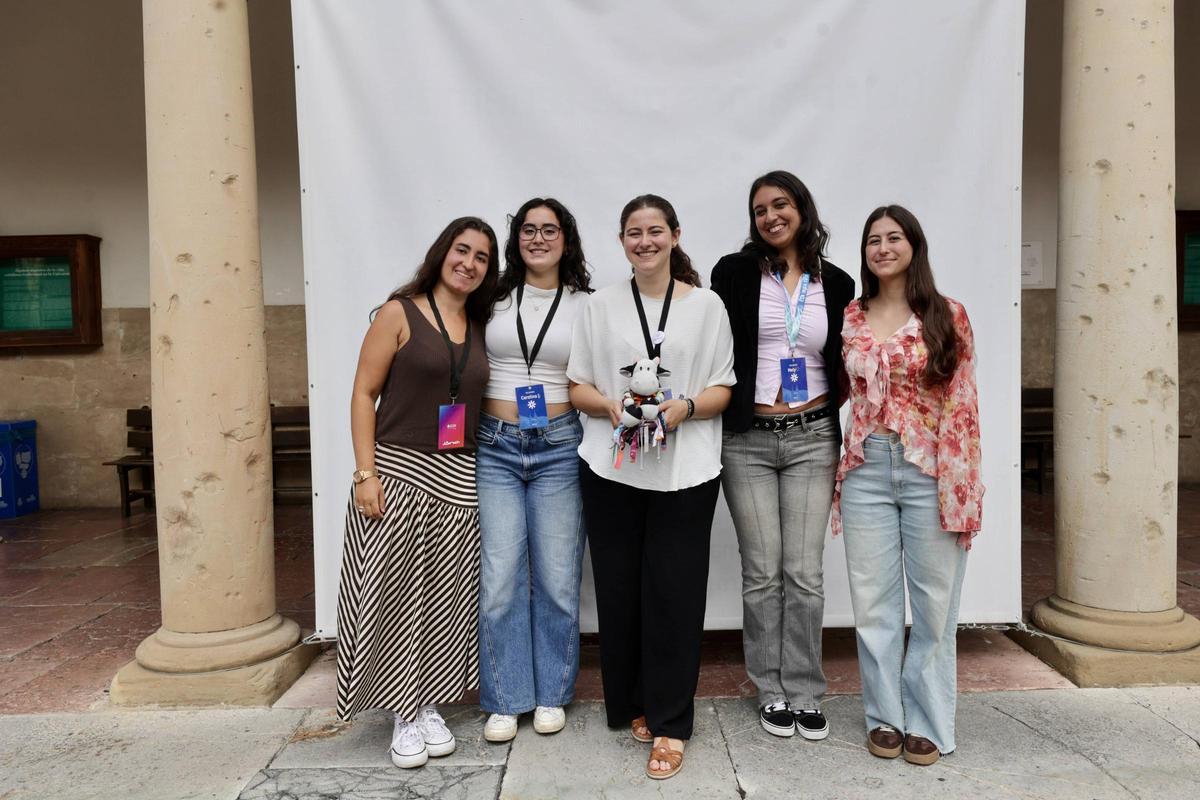 Por la izquierda, Lucía Fernández, Carolina Alba, Ana d’Aubarède, Melina Barragan y Ana María Solana.