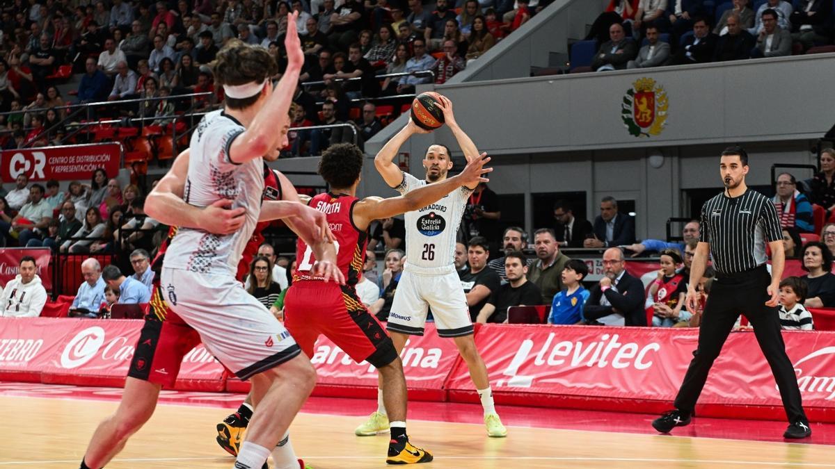 El Obradoiro perdió en Zaragoza por 98-79