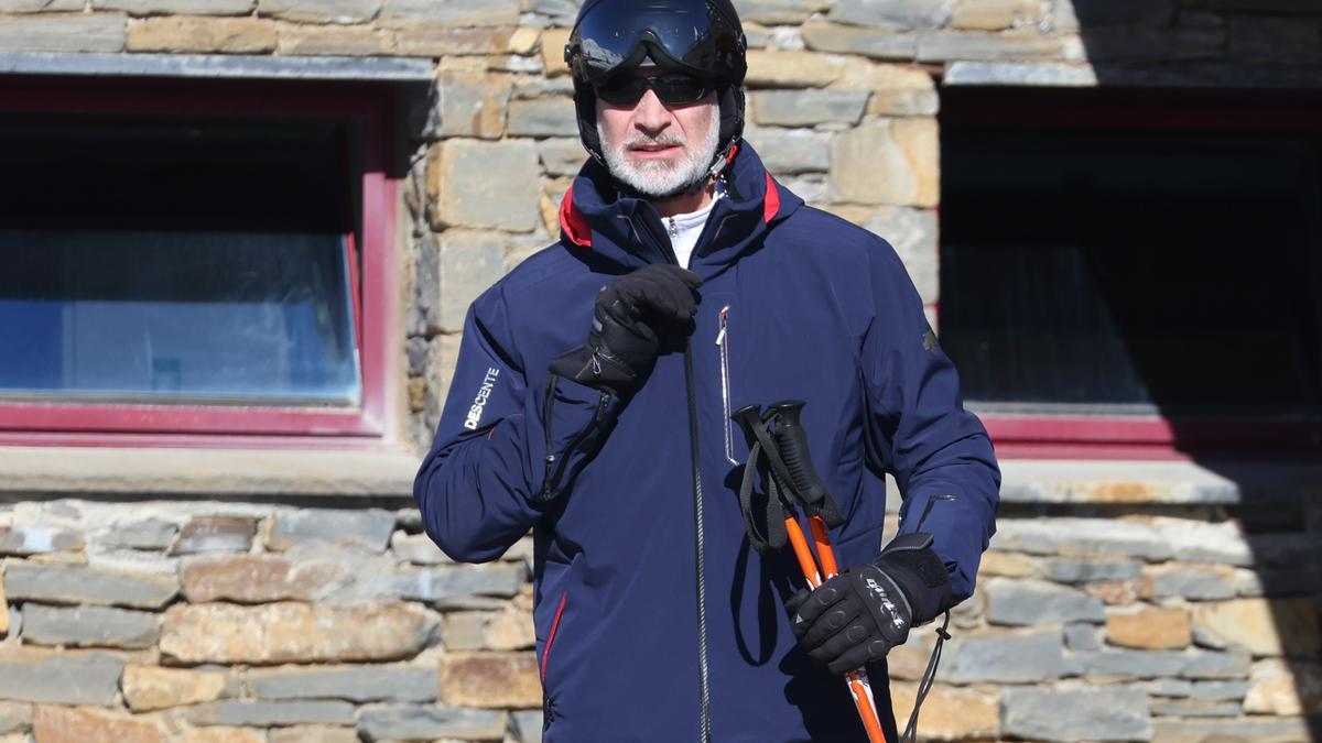 ¡Fin de semana de esquí! Así ha sido la escapada del rey Felipe VI a Formigal (con amigos y sin la reina Letizia)