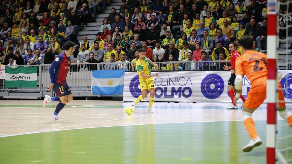 Acción del encuentro en el Olivo Arena