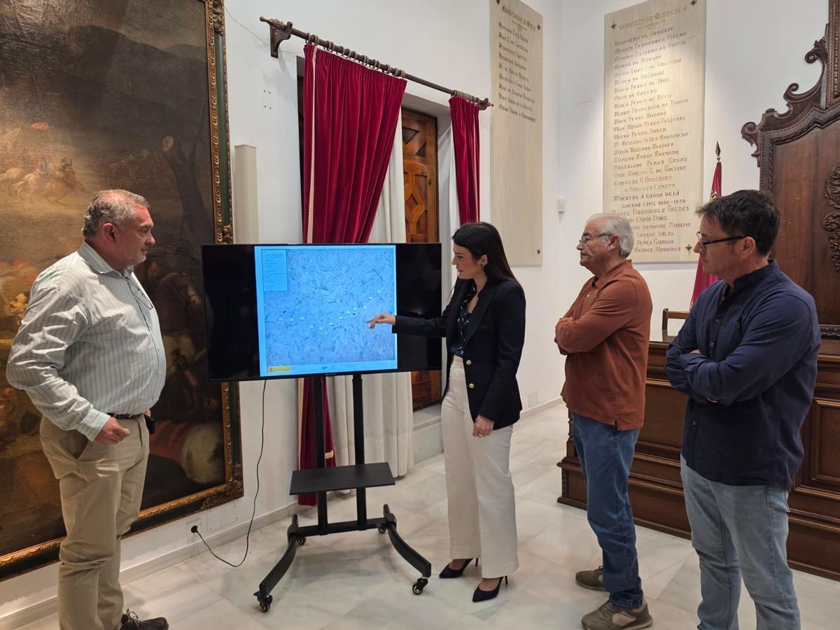 A la comparecencia en el Ayuntamiento acudían representantes vecinales de las pedanías del Valle del Guadalentín.