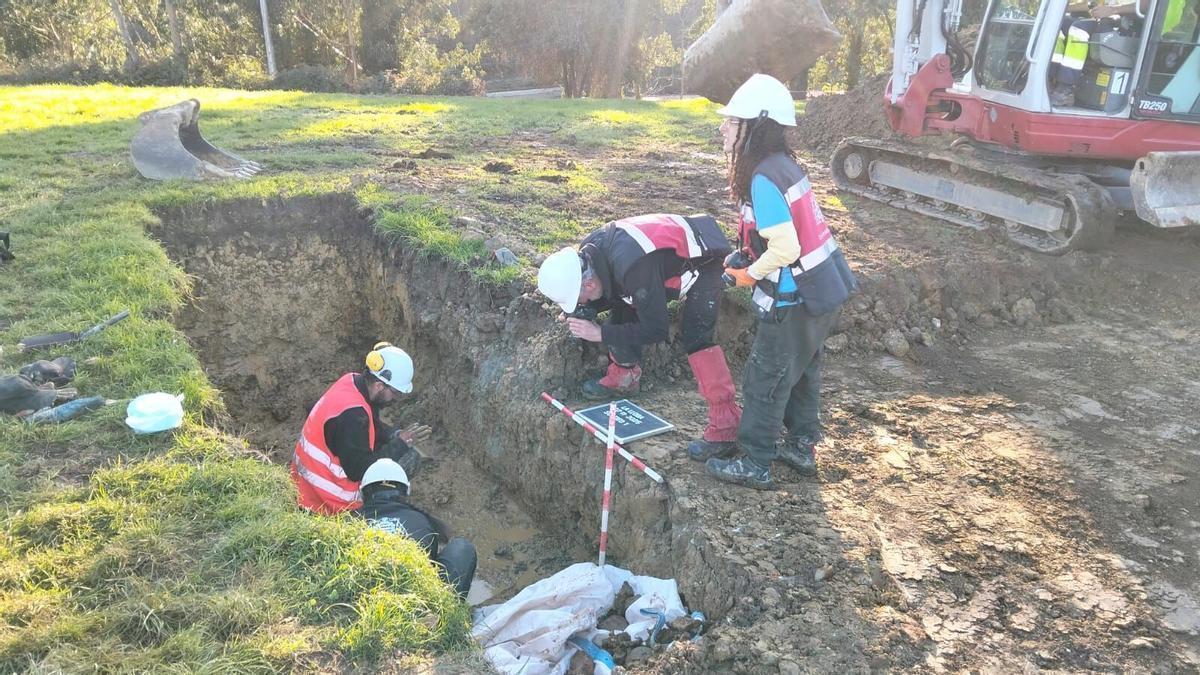 La Universidad de Oviedo retoma la búsqueda de restos de víctimas de la represión franquista en la fosa común de La Lloba