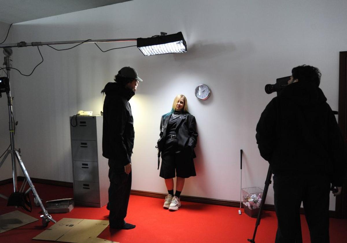 Traballo de gravación do videoclip na Fundación. | BERNABÉ/JAVIER LALÍN