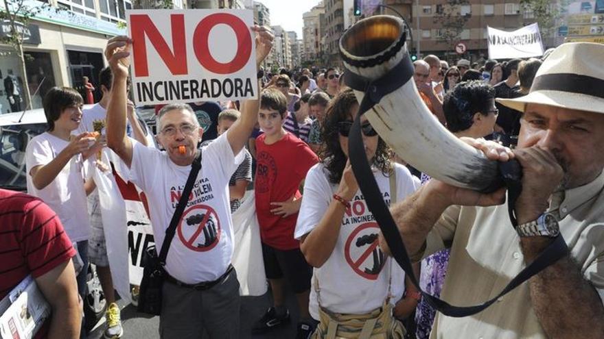 Imagen de archivo de una de las concentraciones de protesta de los vecinos en contra de Reyval en l’Alcora.