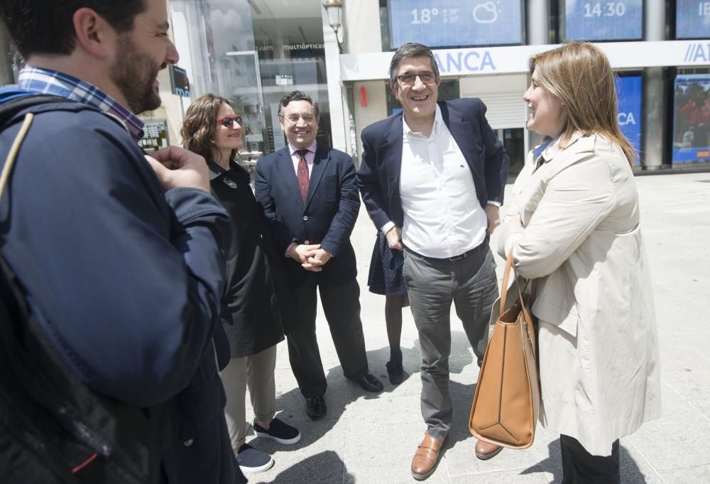 Patxi López hace campaña en A Coruña